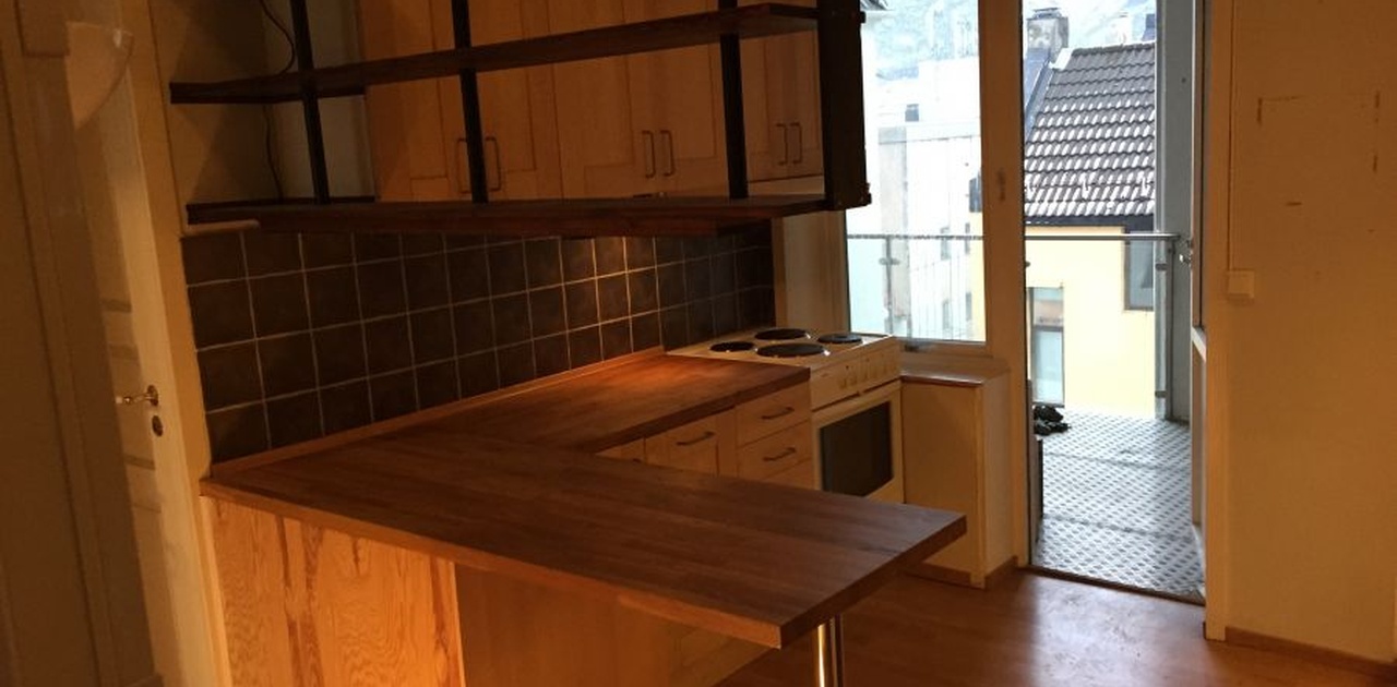 Kjøkken med utgang til balkong