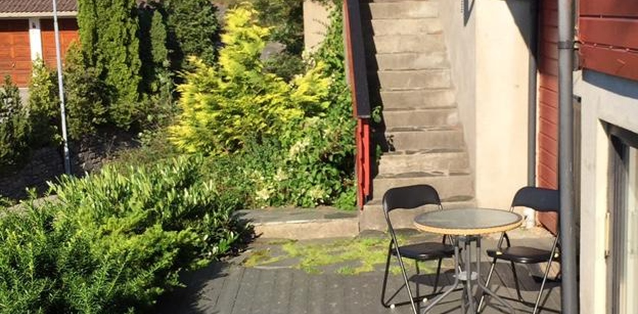 Terrasse med kveldssol