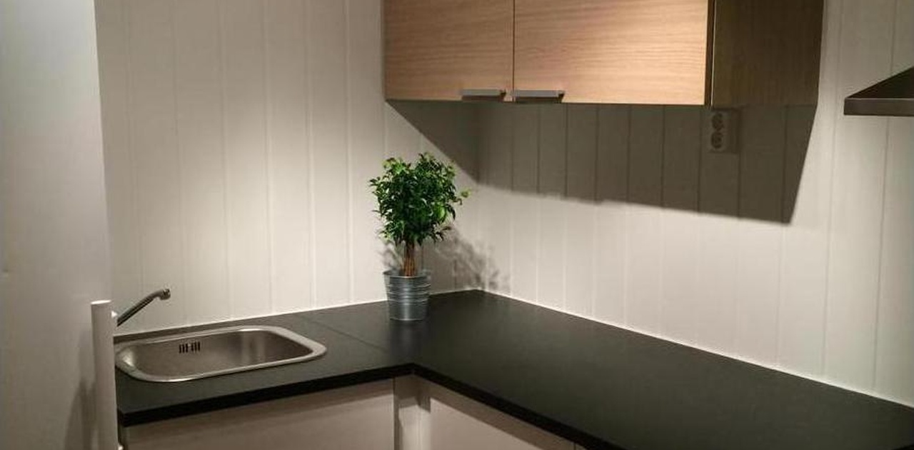 Kjøkken _1 med kjøle- og fryseskap