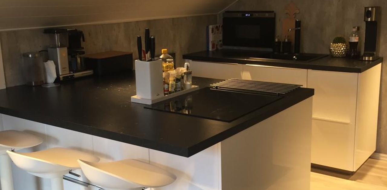 Bra størrelse på kjøkken med fin barløsning.