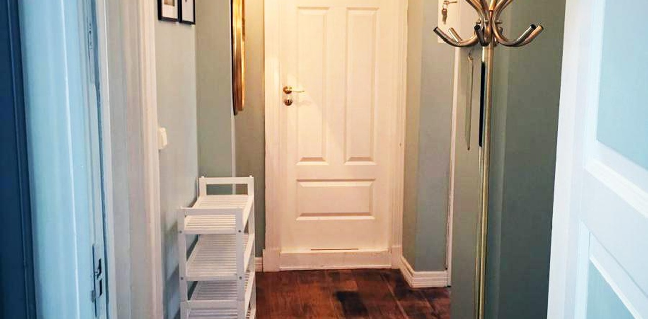 Hyggelig gang med inngang til stue, kjøkken og soverom 3