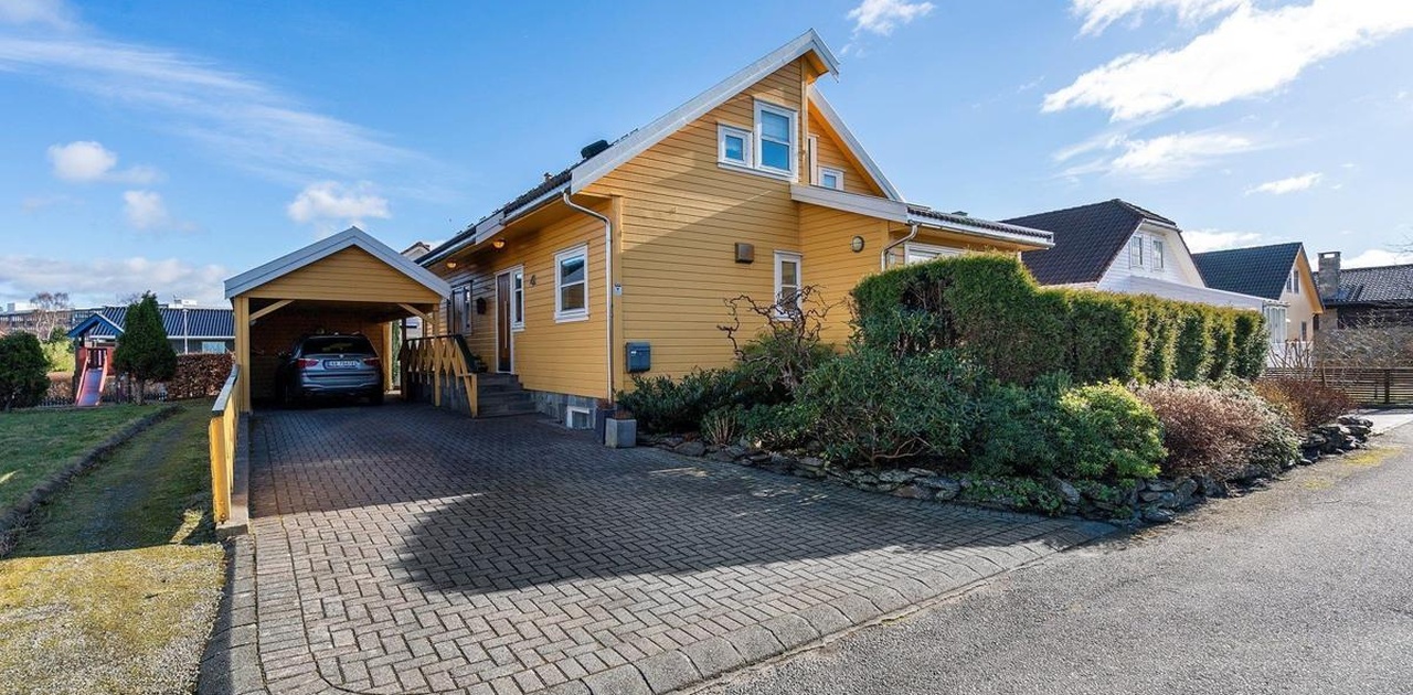 Leiligheten ligger i en rolig gate på Stokka