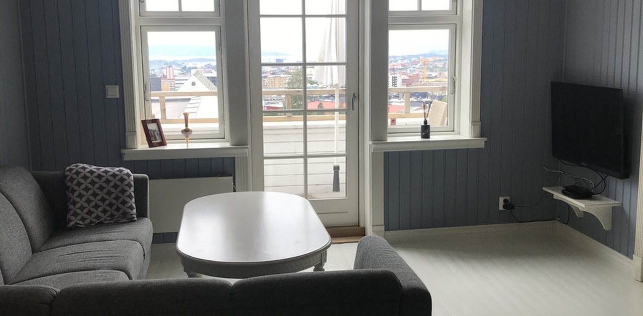 Stue m utgang til balkong