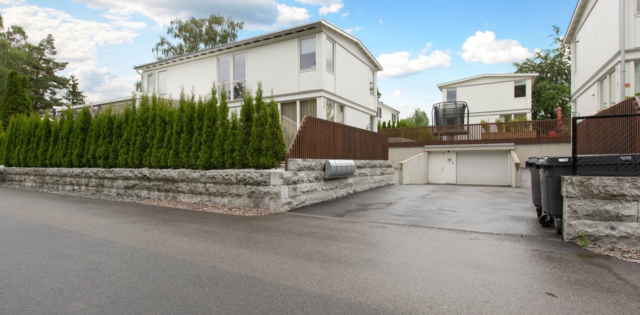 Huset bakerst til venstre