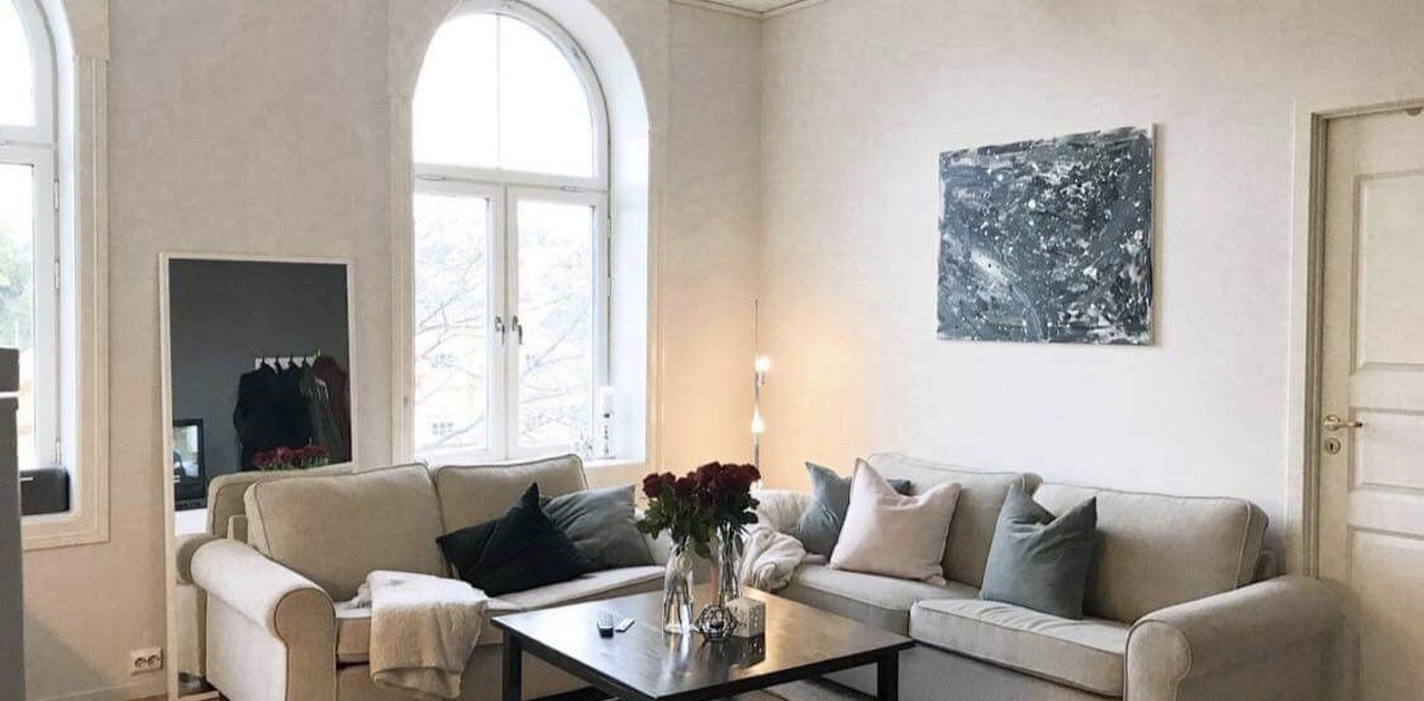 Stue sett fra kjøkken