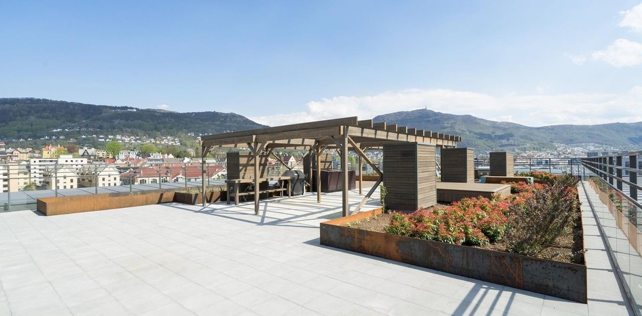 Takterrasse åpen 24/7. Renoveres og gjenåpnes med nytt design