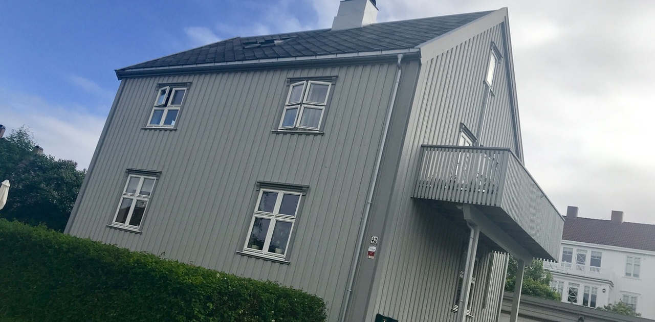 Egen inngang i kjelleren.