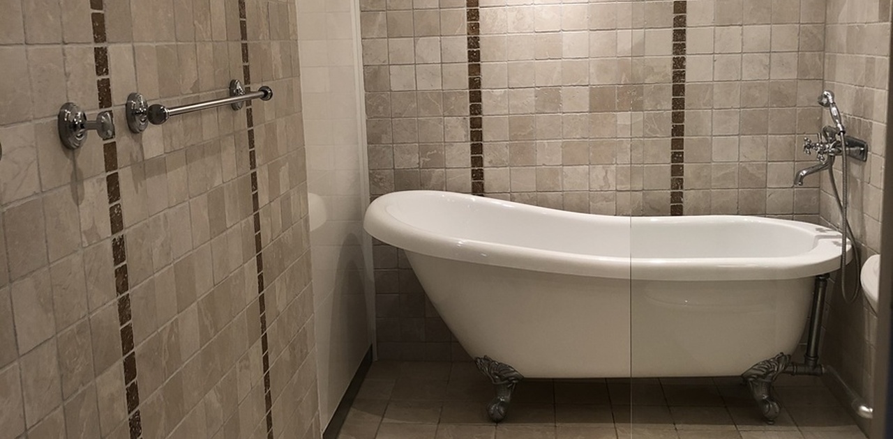 Bad med badekar og dusj.