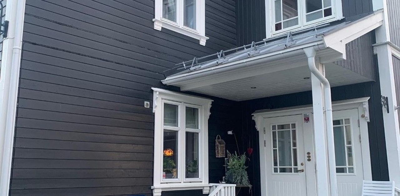 Inngang til høyre