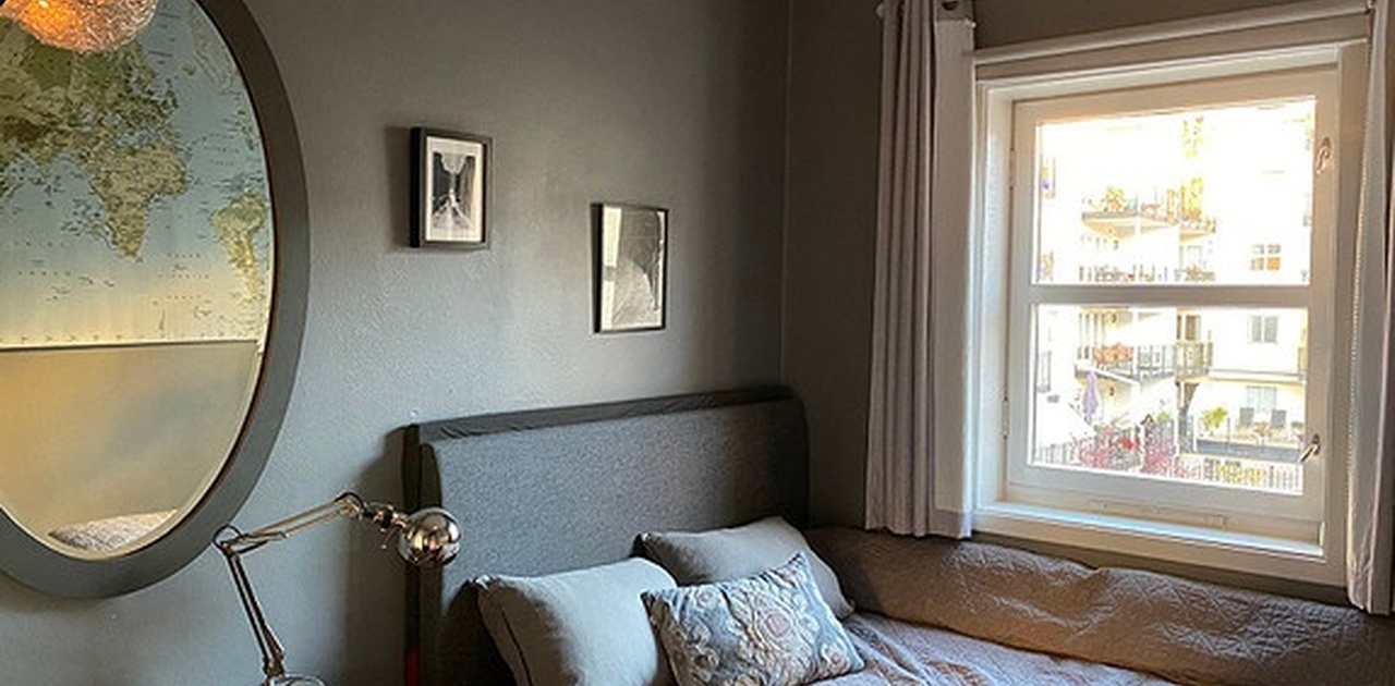 Very comfortable 1,50 bed, and there is a 32" TV with wall bracket ready to be hang on wall in front of bed if desired.