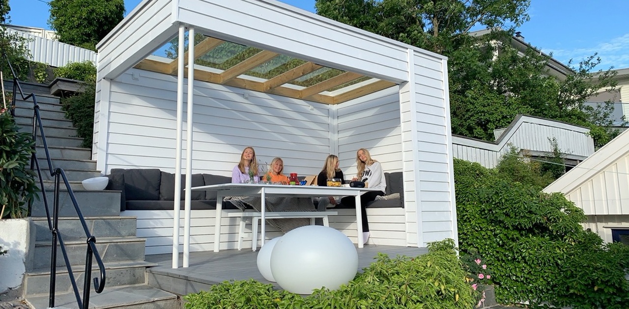 Utestue med glasstak og varmelamper  - sol fra morgen til kveld