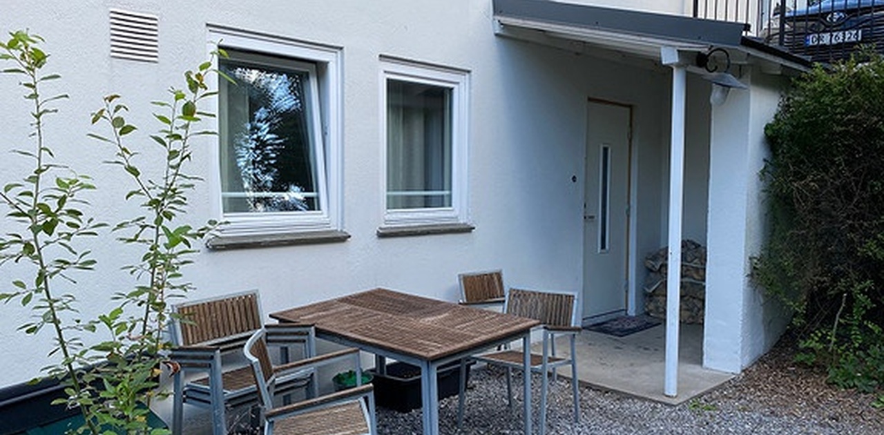 Eget inngangsparti og privat uteplass