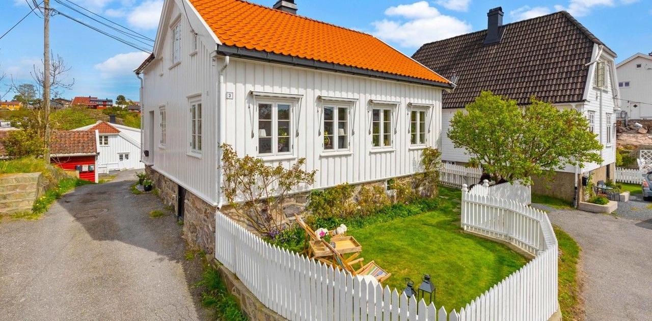 Bolig i gammel sørlandsbebyggelse i ett av Grimstads mest attraktive boområder