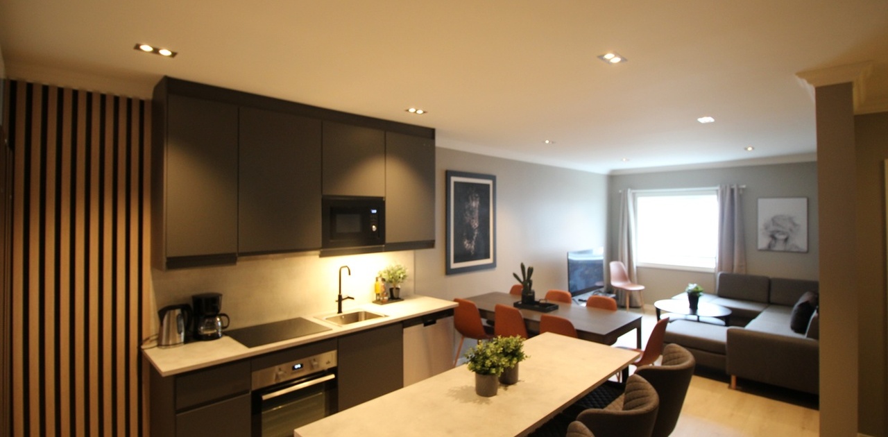 Nytt kjøkken med alt av hvitevarer