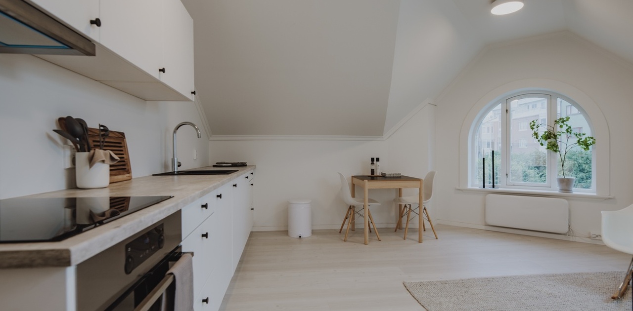 Åpen og lys kjøkken/stue løsning