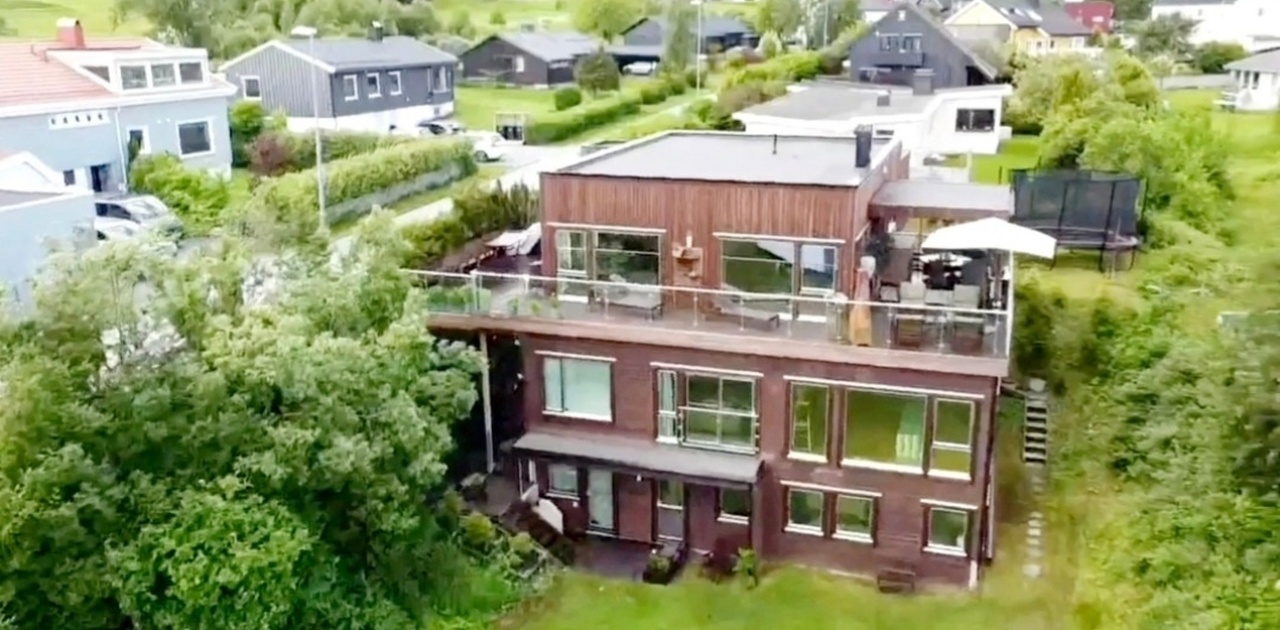 Leiligheten ligger her i nederste etasje