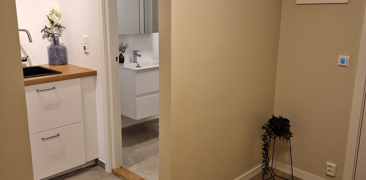 Bilde tatt fra rom mellom kjøkken og stue.