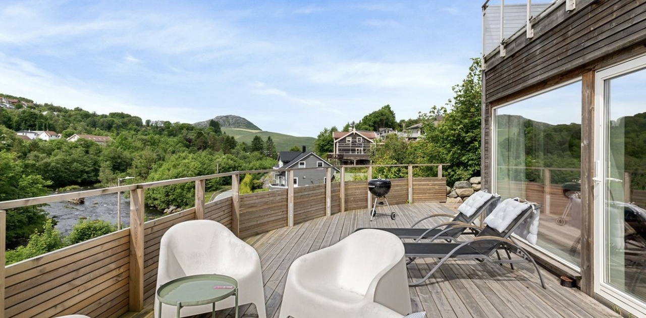 Bilde er fra tidligere, terassen er ferdigstilt pr dags dato.