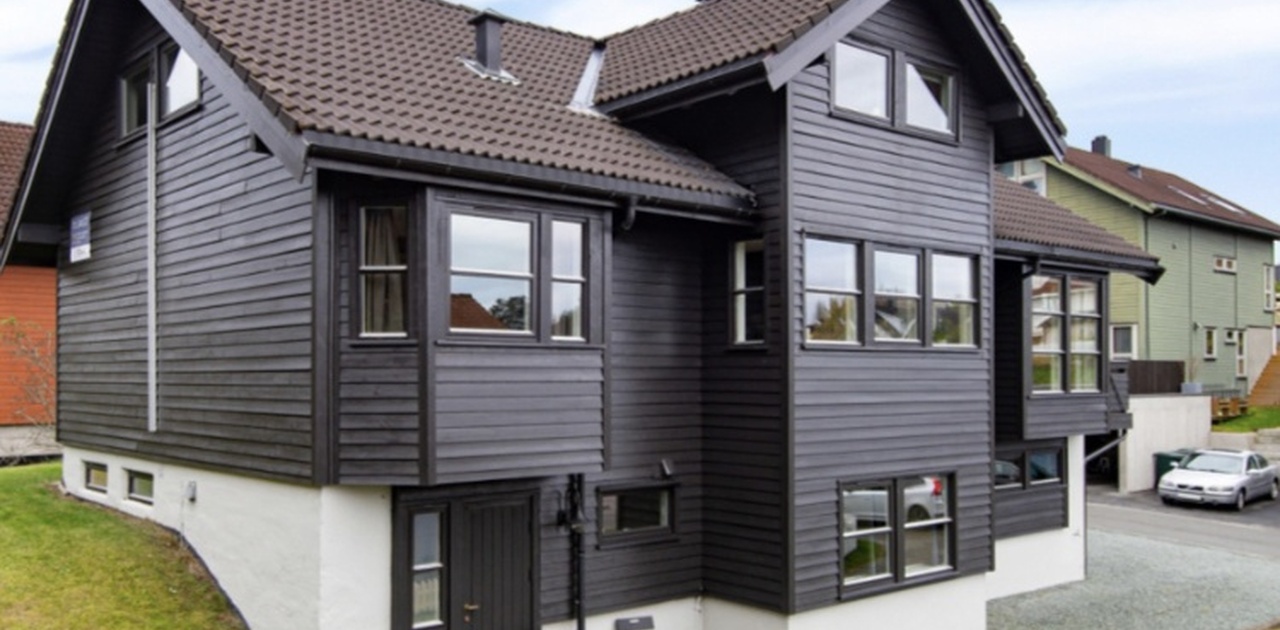 Eget inngangsparti nederst til venstre på dette bildet.