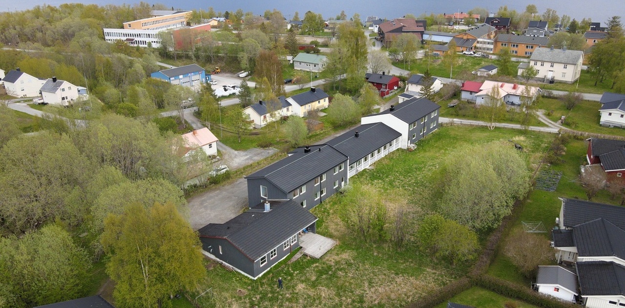 Huset nærmest. Egen hage, gårdsplass og garasje