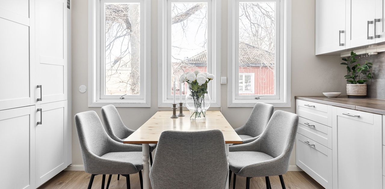 Velkommen til Valkendorfs gate 24! Her har vi et romslig og lyst kjøkken med koselig innredning fra 2015.