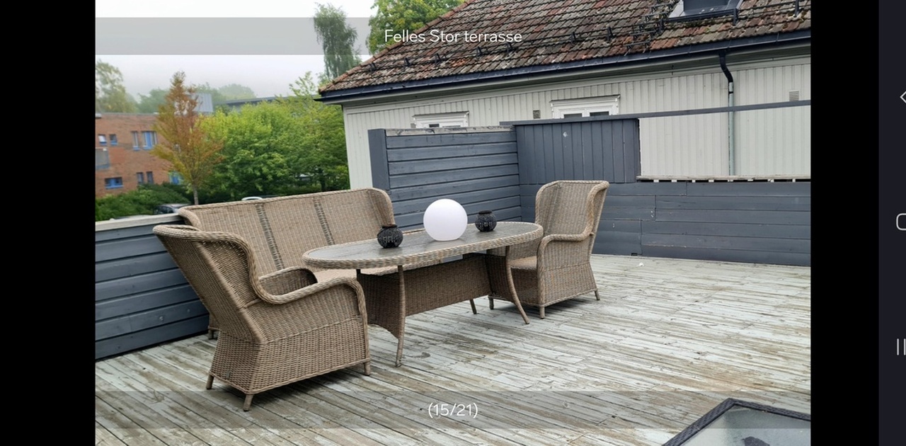 Felles uteområde med utsikt til elva