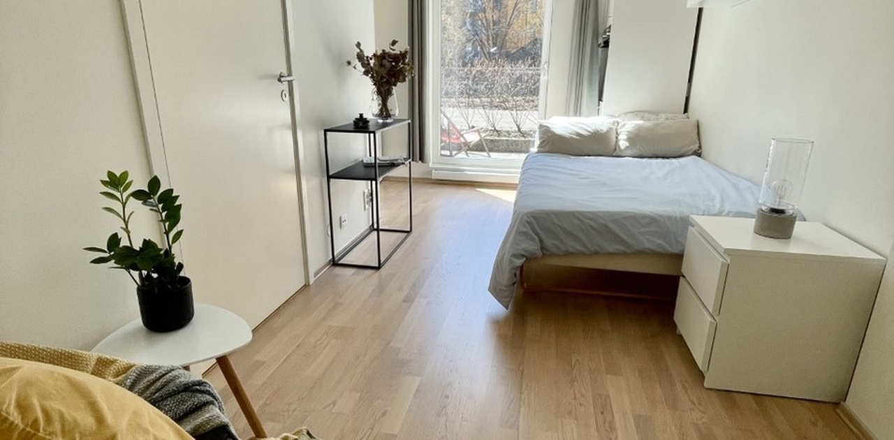 Moderne hybel fra 2015 med terrase, eget bad og hybelkjøkken samt. ovn.