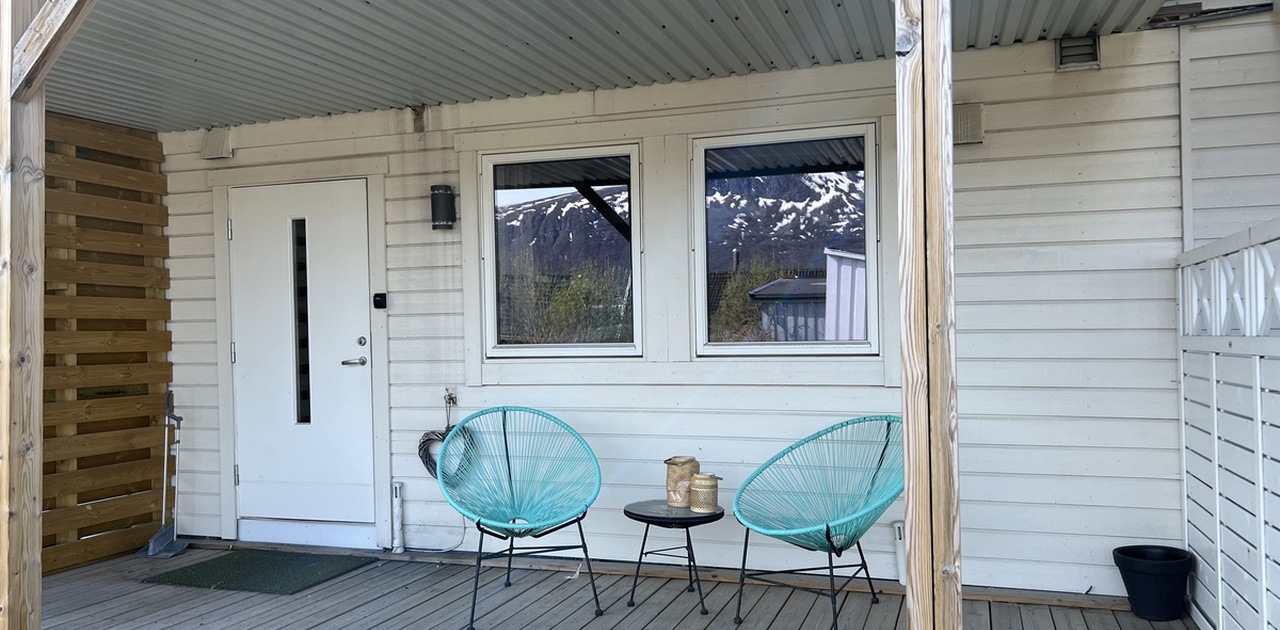 Inngangsparti og terrasse