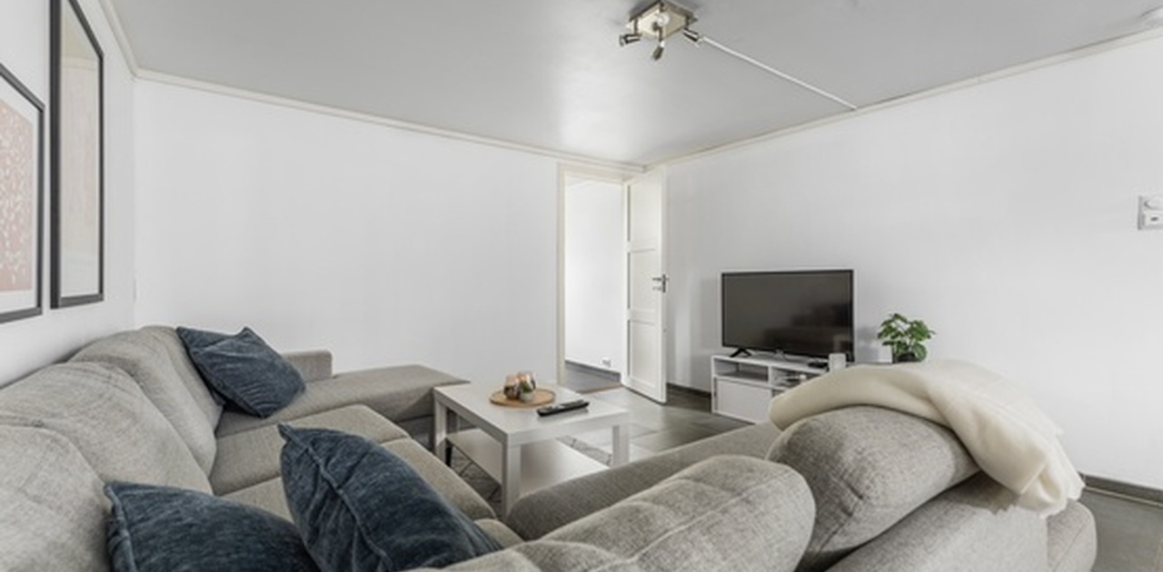 Avslappende stue med TV og behagelig sofa!