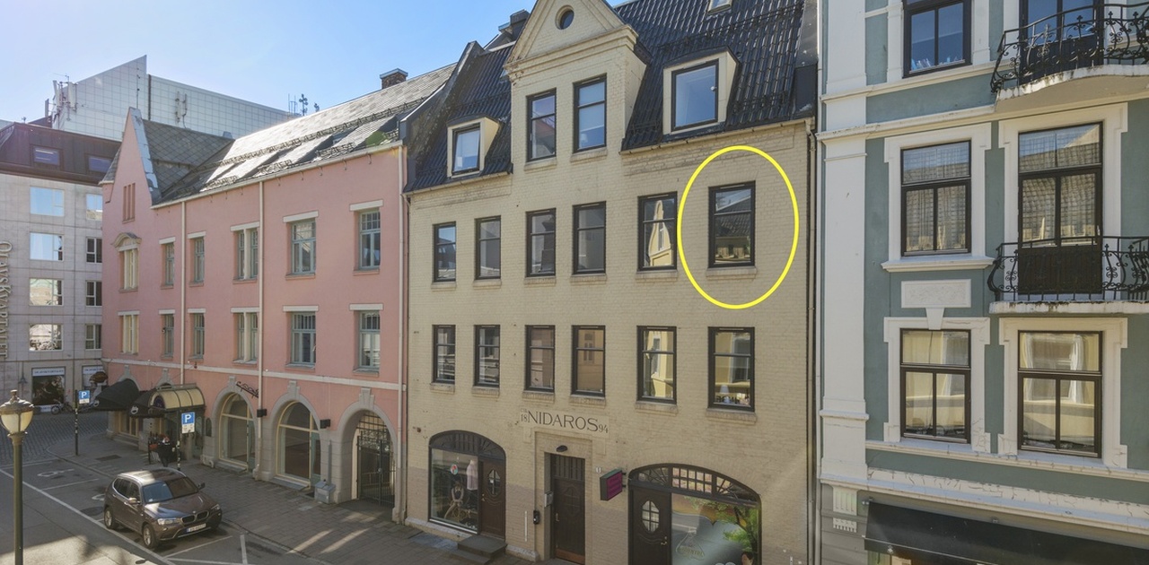 Rommet ligger i 3. etg. i Brattørgata 1