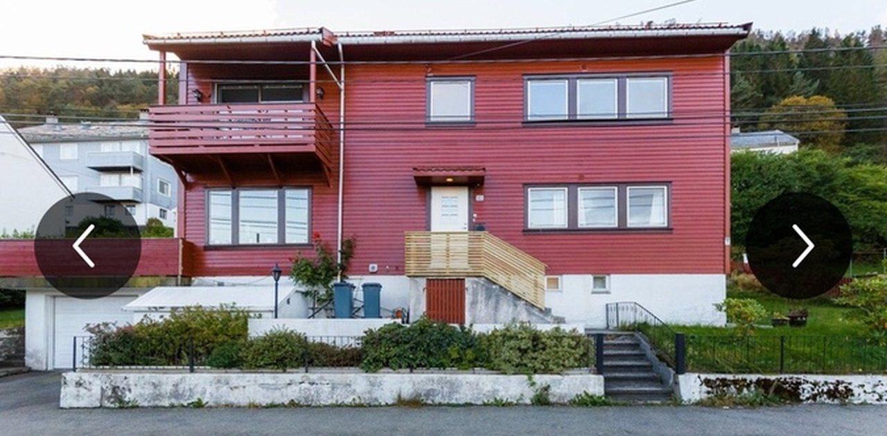 Fasade hus. Bokollektivet er i de to øverste etasjene.