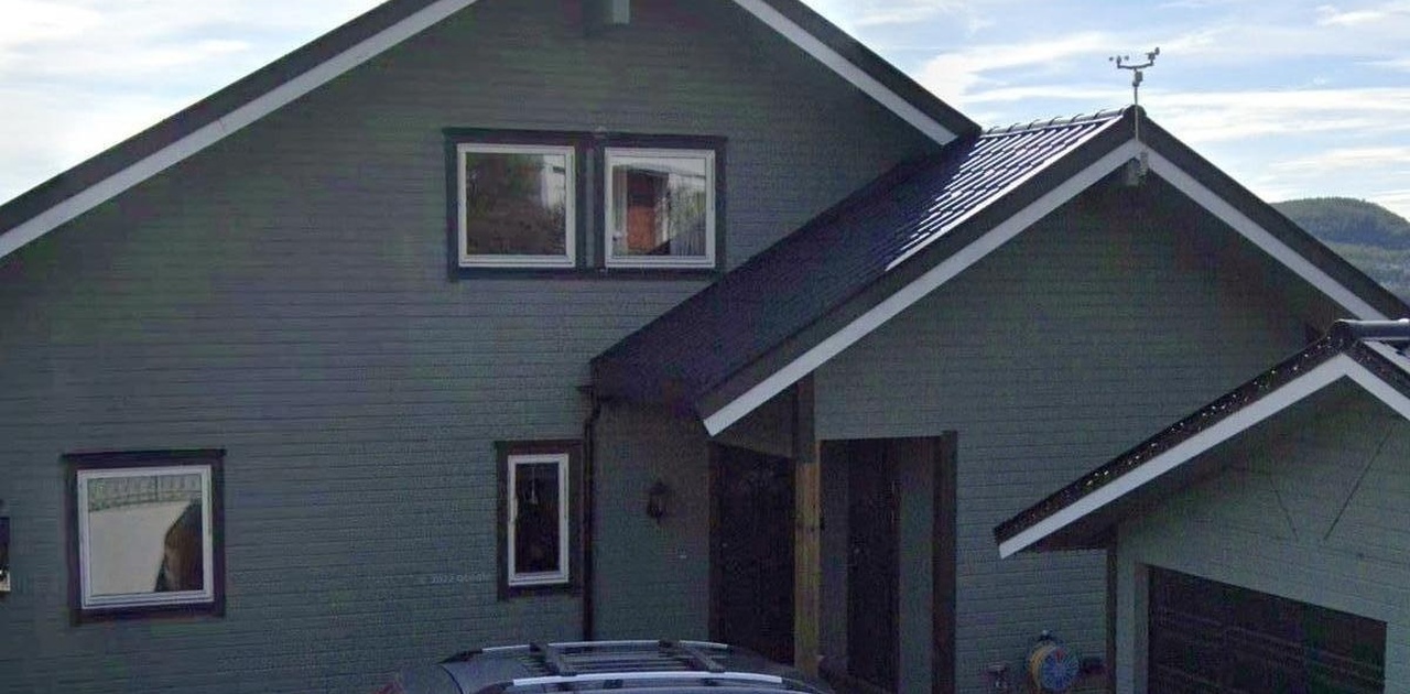 Vinduene i 2. etasje er soverommene som leies ut