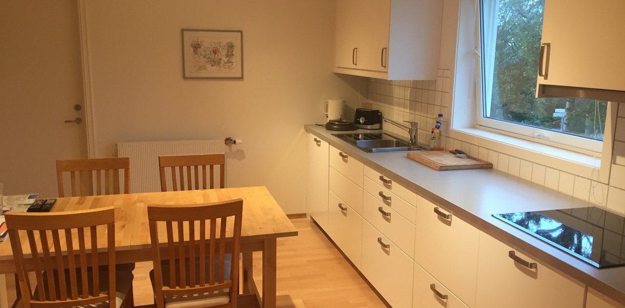 Kjøkken med spiseplass