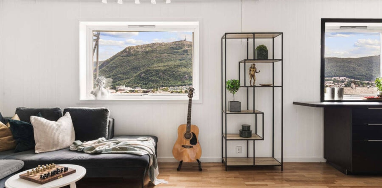 Det er ikke alle møblene på bildene som følger med