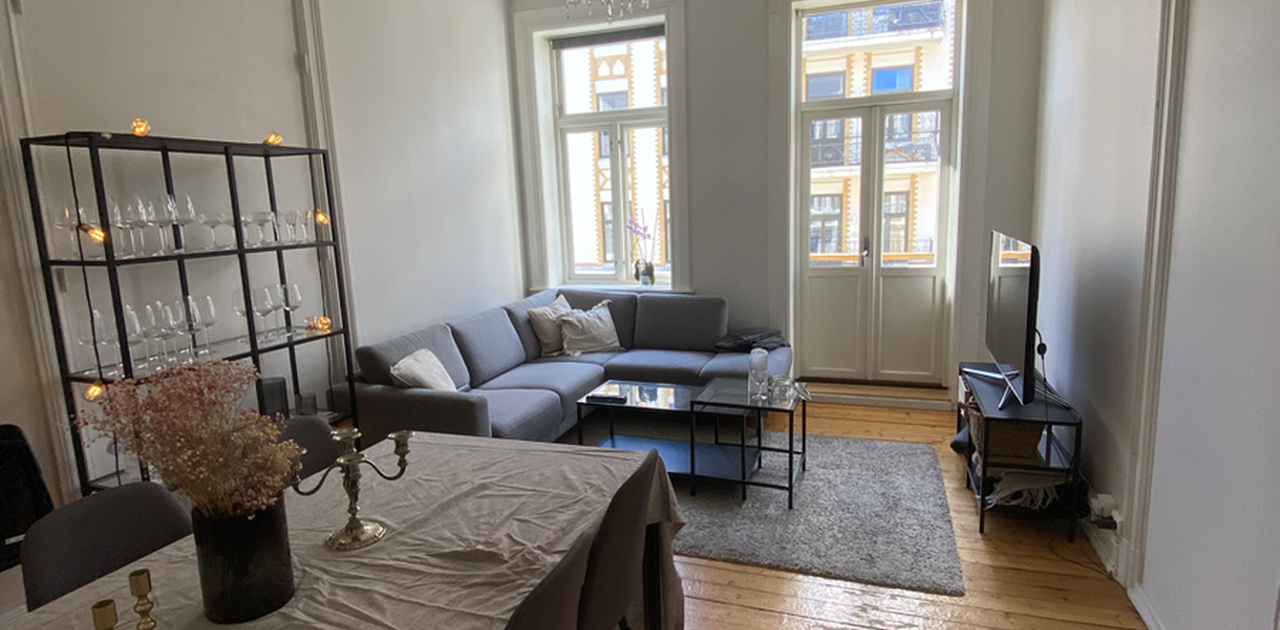 Stue med utgang til balkong