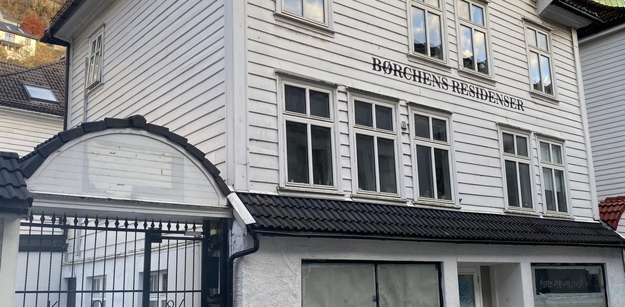 Fasade inngang via port m/kodelås