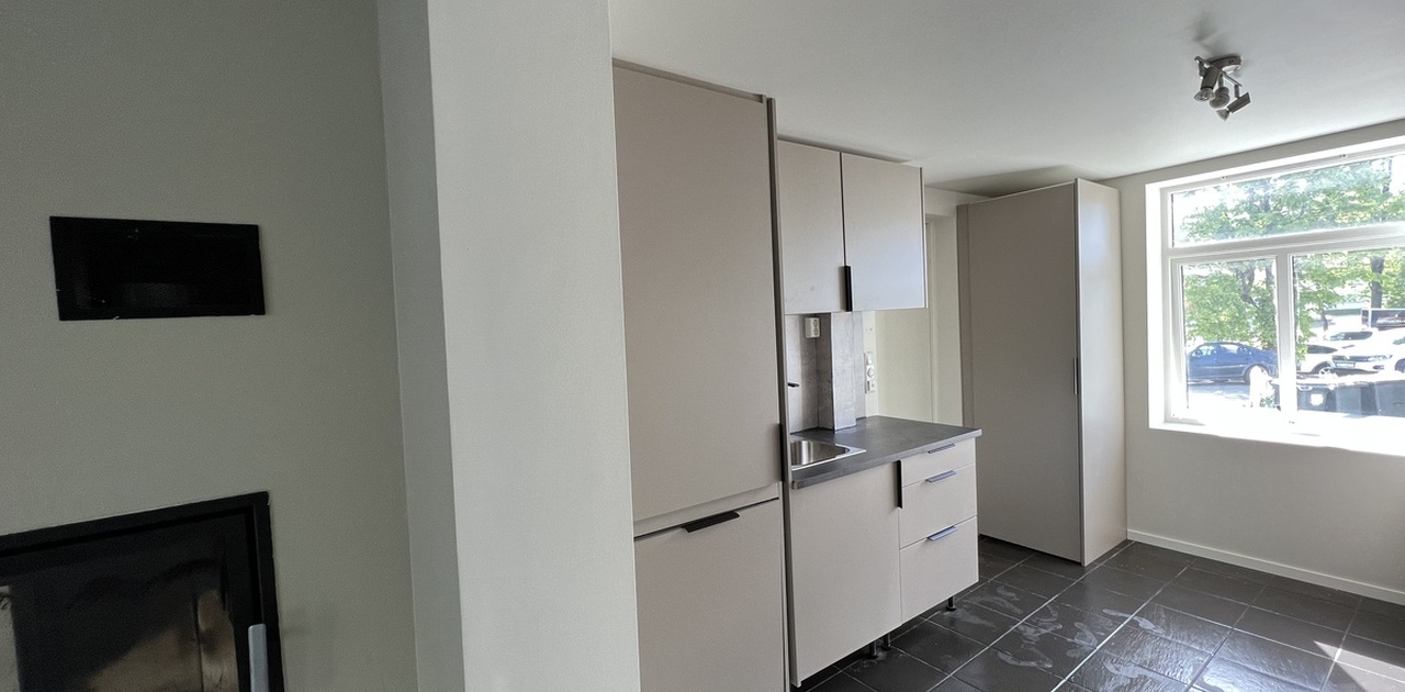 Kjøkken med alt av hvitevarer, nytt 2023