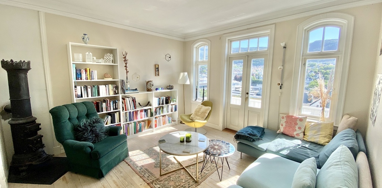 stor og romslig stue