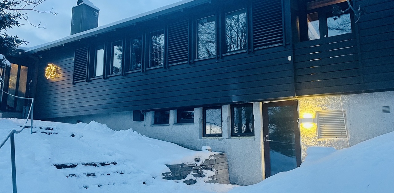 Leilighet i arkitekttegnet villa