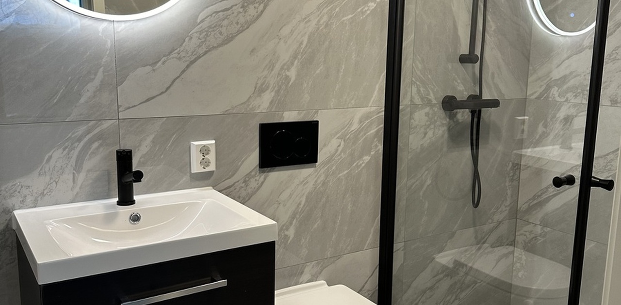 Stor bad med vaskemaskin