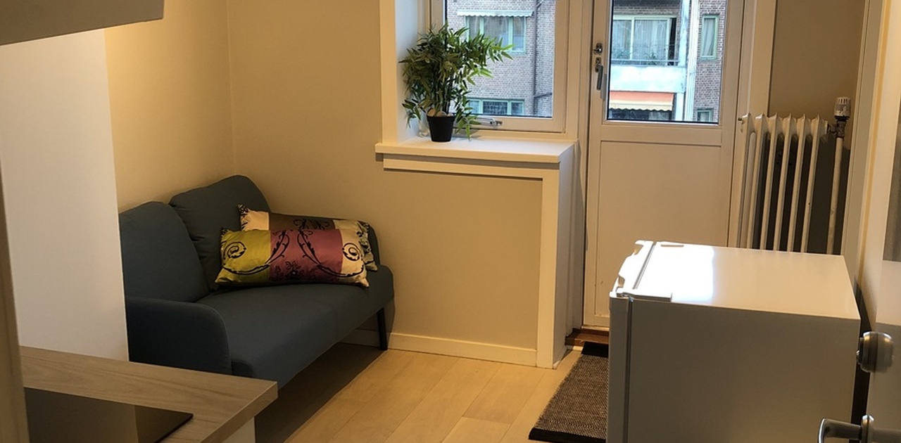 Stue m/ kjøkken/ kjøleskap