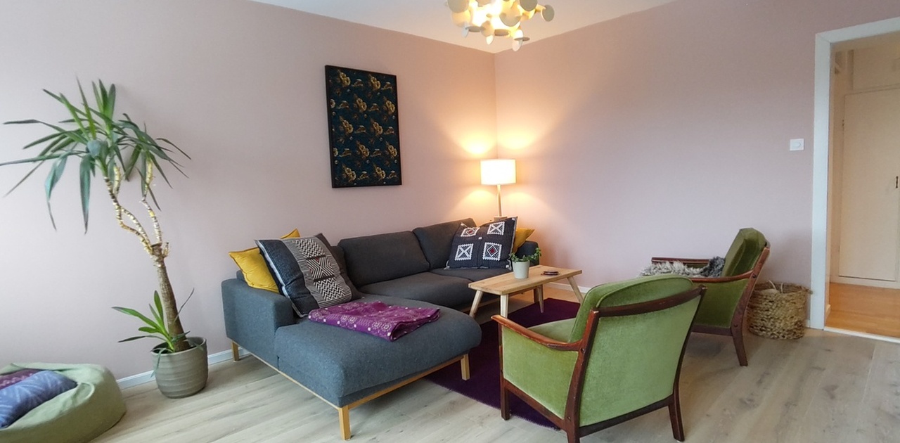 Living room sitting area - new floors!