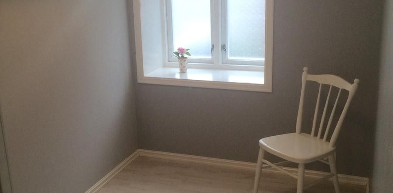 Soverom, her er det 120 cm bred seng