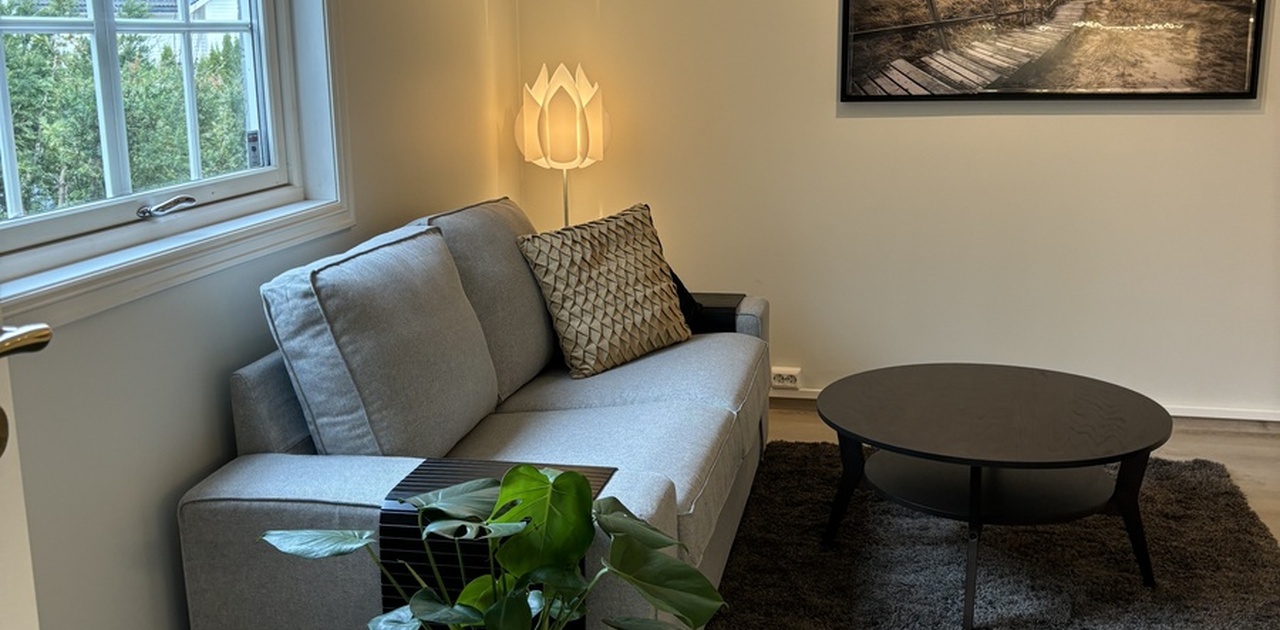 Lys stue med nytt gulv og gulvvarme