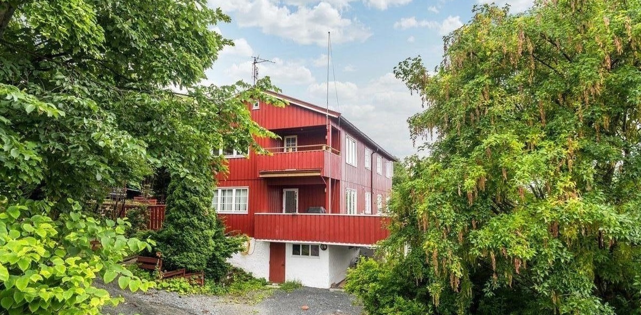 Leiligheten ligger i husets 2. etg