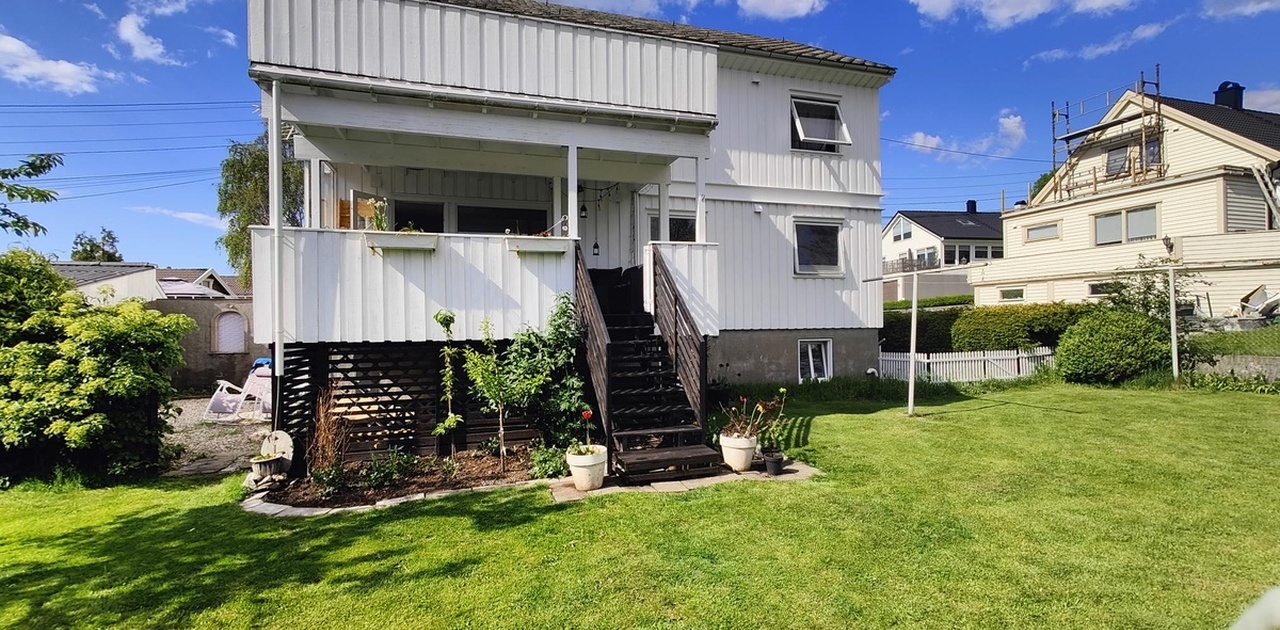 Hage (deles med 2 etg)