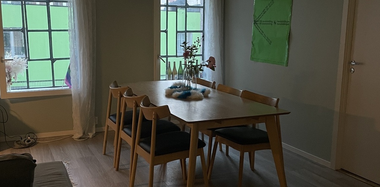 Stort fellesareal, med mulighet for koselige middagsbesøk !