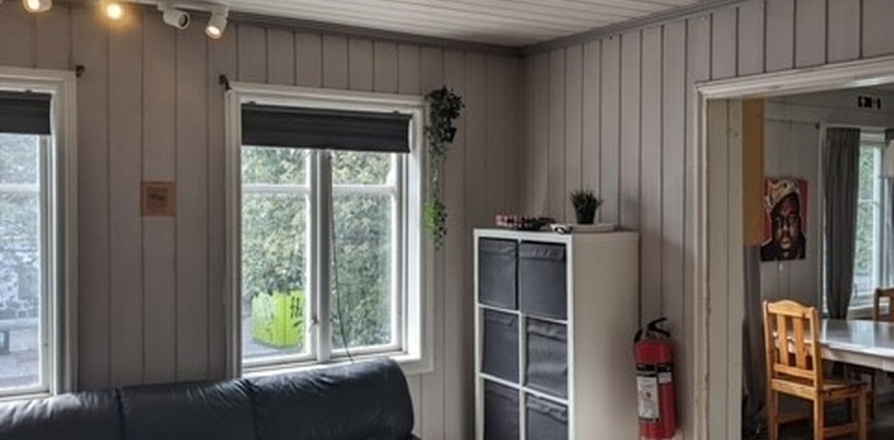 Stue m inngang kjøkken