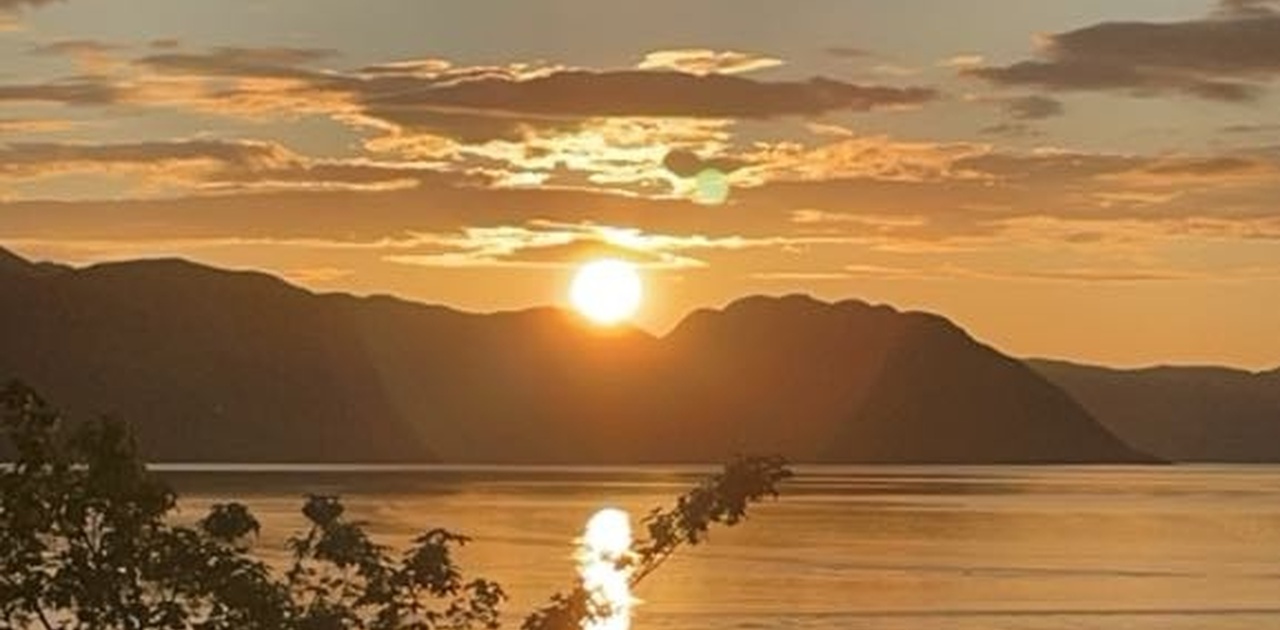 Nydeleg utsikt med solnedgang