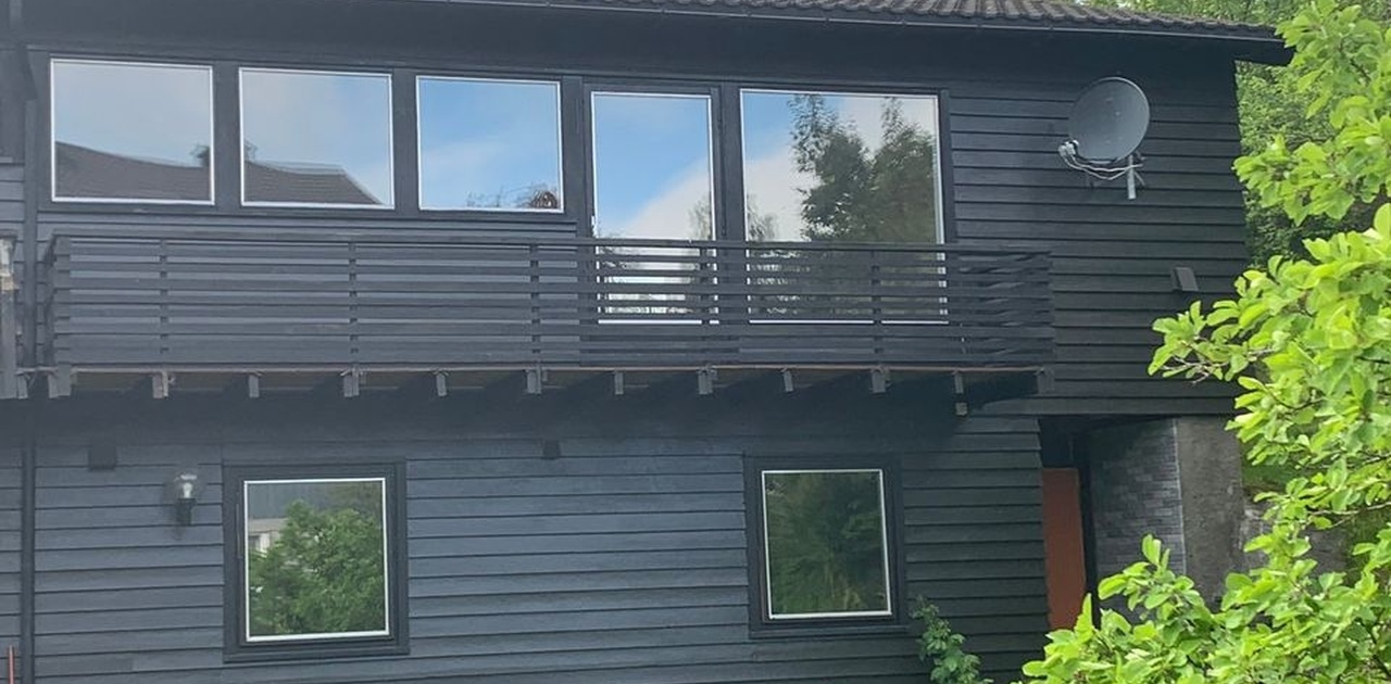 Huset sett fra hagen